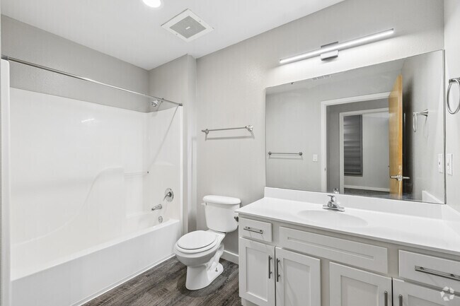 1BR, 1BA - 760SF - Bathroom