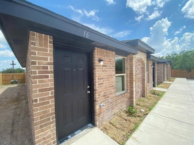 Photo - 1105 W Kennedy St Townhome