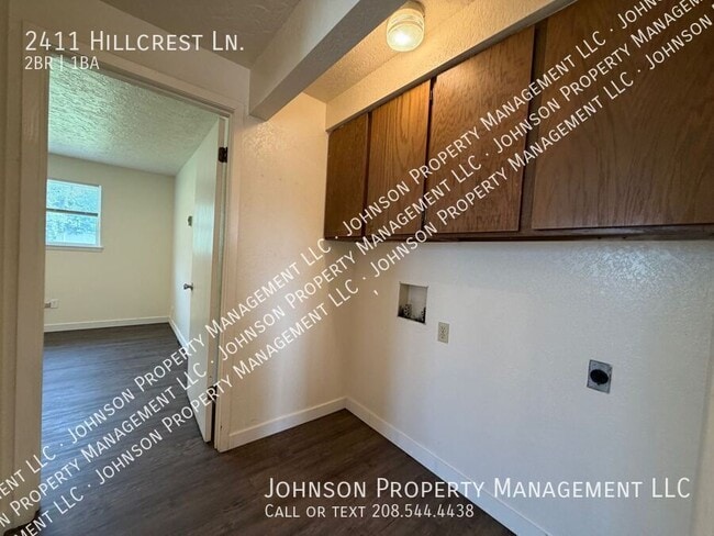 Photo - 2411 Hillcrest Ln