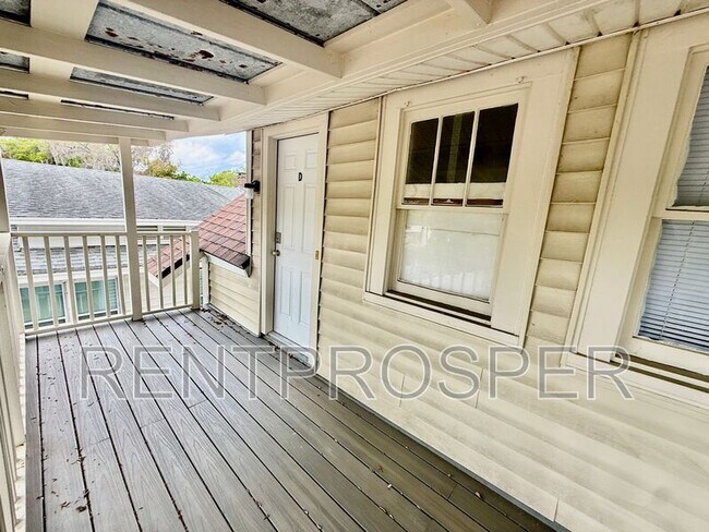 Building Photo - 728 Arlington St Unit D