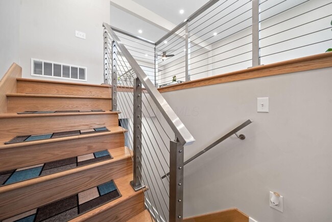 Photo - 299 Lombard Rd