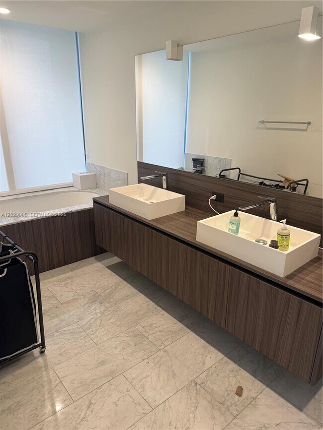 Photo - 1000 Brickell Plaza Unidad 3412