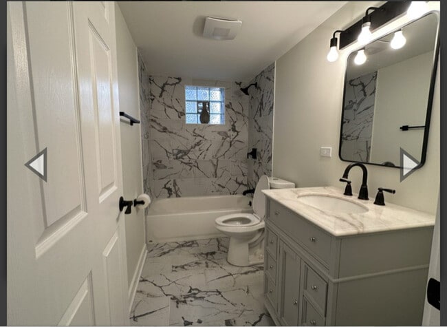 Photo - 219 N Waller Ave Unidad BG