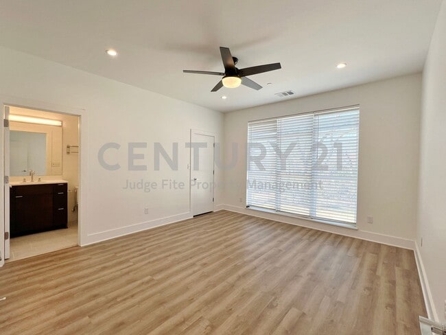 Photo - MOVE-IN SPECIAL: $500.00 off your 2nd full month's rent if lease signed by 3/1/26! Unit 402