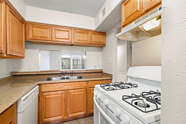 Photo - 711 Holiday Dr