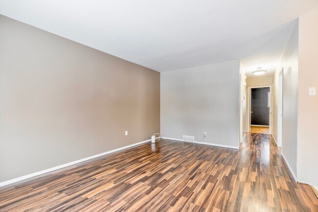 Photo - 665 David St