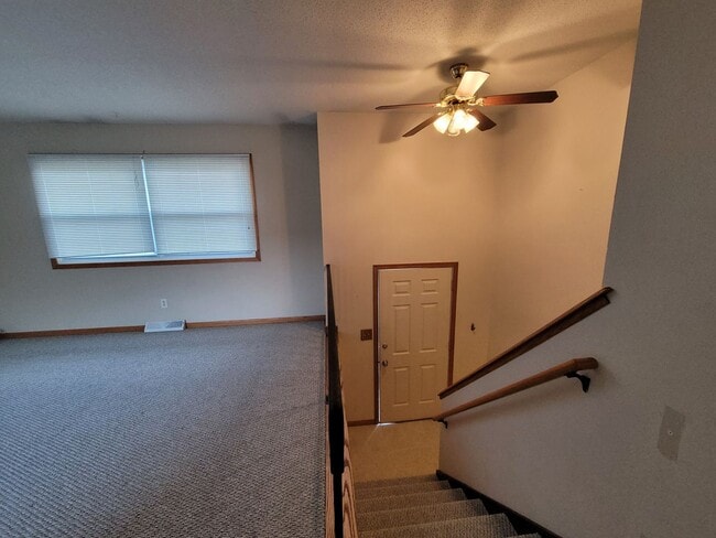 Photo - Marion 3 bedroom 1 bath additional family room, new carpet & Appliances, 1 stall garage, fenced y...