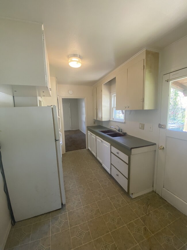 Photo - 1306 W Cota St