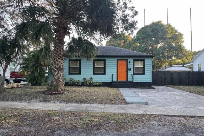 Photo - 824 Winters St