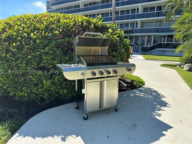 900 Bay Dr E Unit 413
