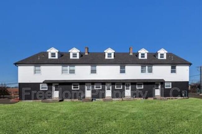 Photo - 28 Aircraft Rd Unidad J