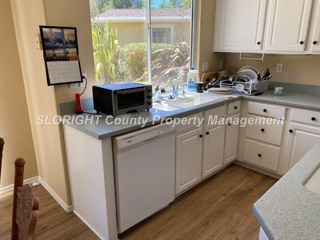 Photo - AVAILABLE AUGUST - Beautiful Large 2 Story Home - 5 Bedroom / 3 Bathroom