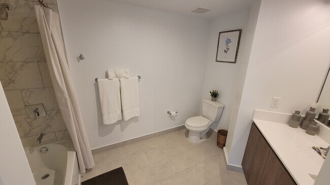 Photo - 2490 NE 182nd St Unit C1