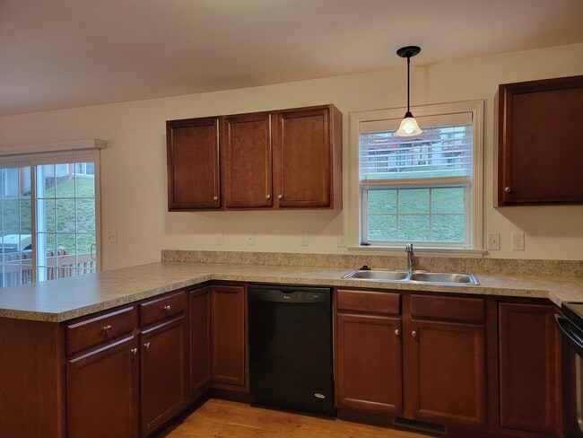 Photo - 647 Winding Ln