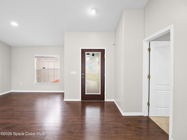 Photo - 567 Consolata Ave NW