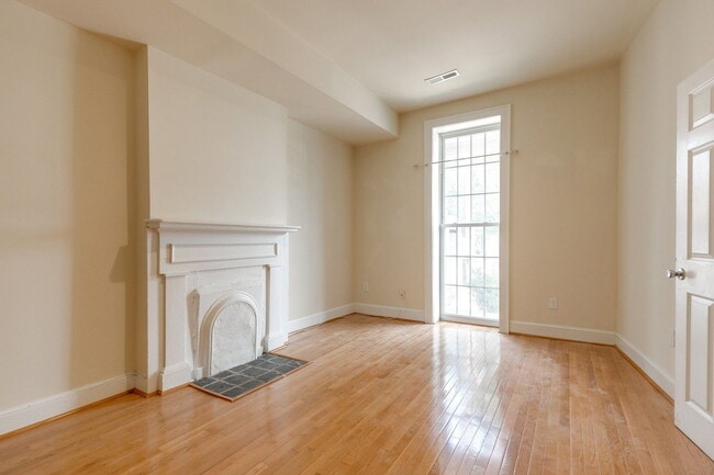 Photo - 7 W Leigh St