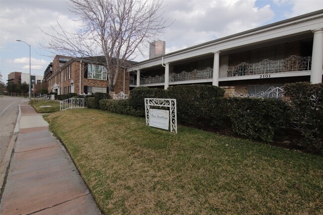 Photo - 2101 Fountain View Dr Unit 35