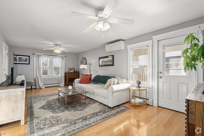 Building Photo - 68 Wheatland St Unit 3 Rental