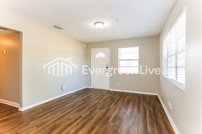 Photo - 9581 Aderdare Ave W