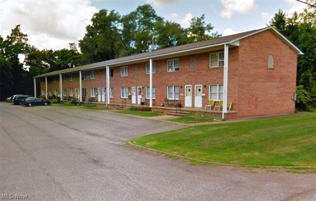 Building Photo - 3601 Beaumont Dr Unit 7