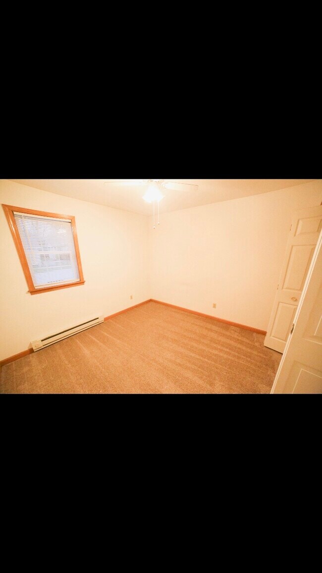 Bedroom - 1050 W Main St Unit Condo