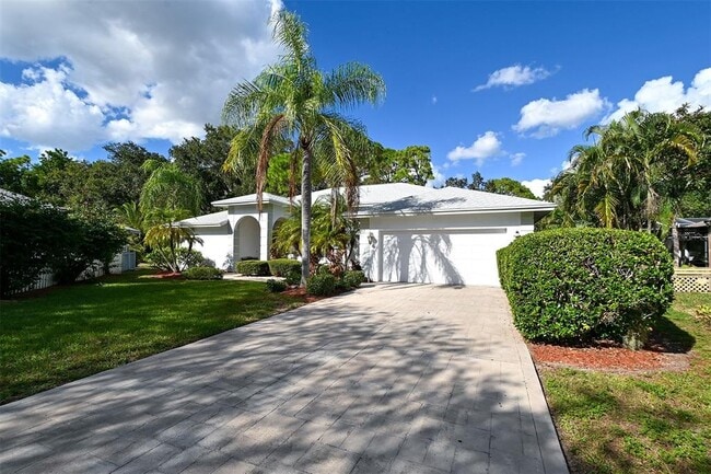 3866 Surrey Ct