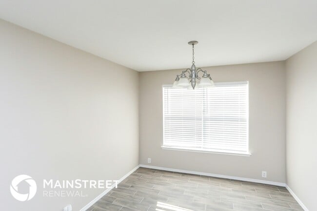 Photo - 707 River Run Dr