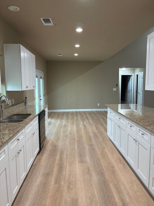 Photo - 5BR/3BA w/ Front Yard + Assigned Parking in Kingsbury, TX