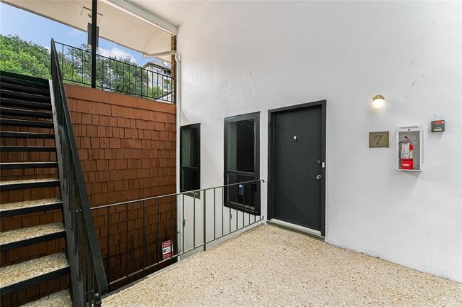 Building Photo - 2704 San Pedro St Unit A-7 Rental