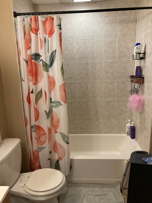 bath - 1241 Western Ave Unit Albany-Guilderland 1 br.