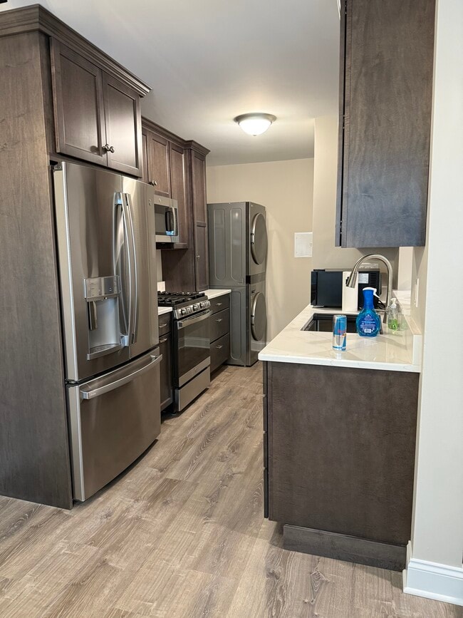 Building Photo - 12 Falcon Ln W Unit 12