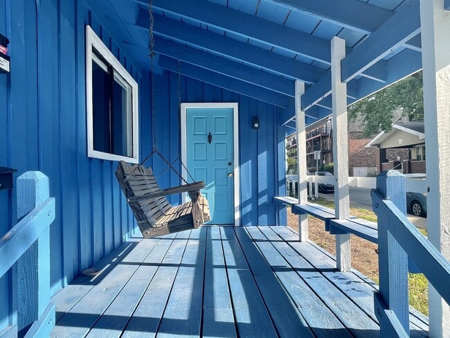 Photo - 420 S Woodlawn Ave