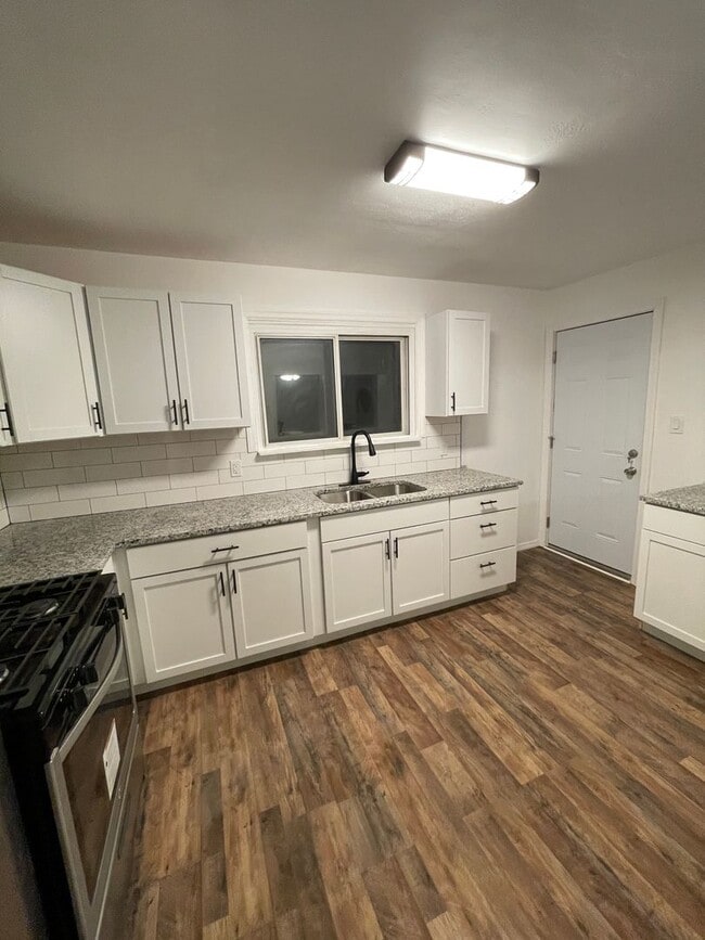 Photo - 3 Bedroom Home Fully Updated.