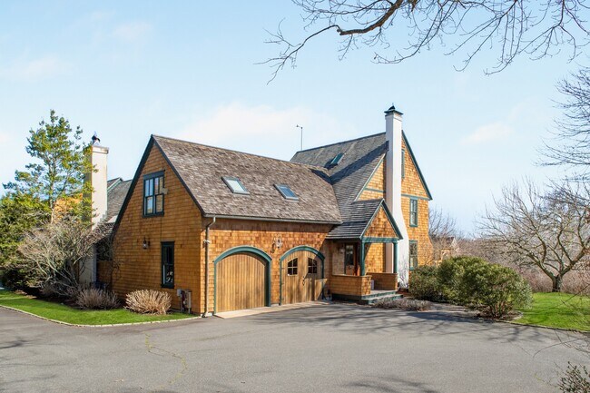 Photo - 240 3rd Beach Rd