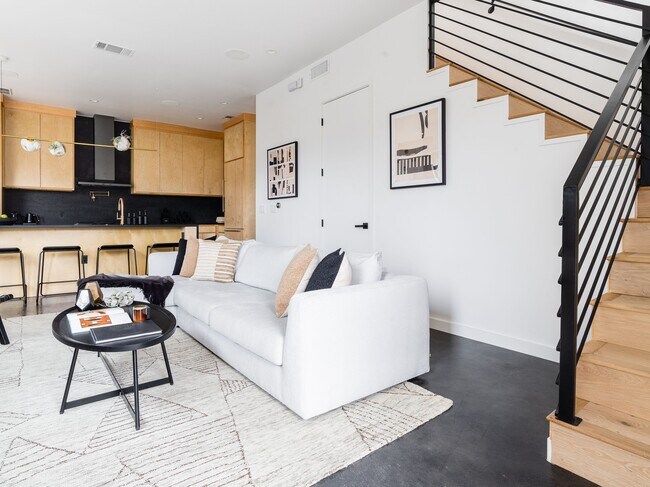 Photo - 1706 Brassie St