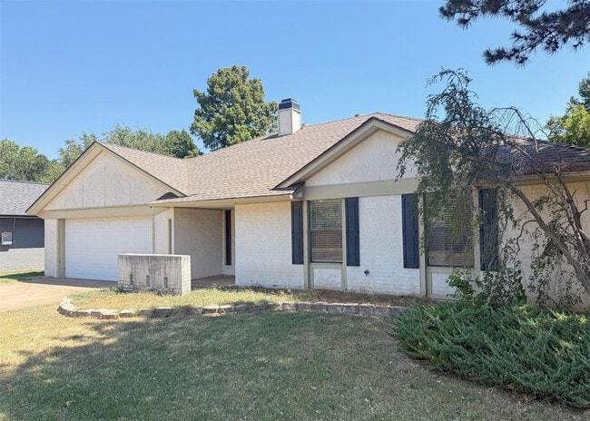 812 Countrywood Ln