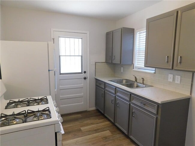 Photo - 305 Blackson Ave