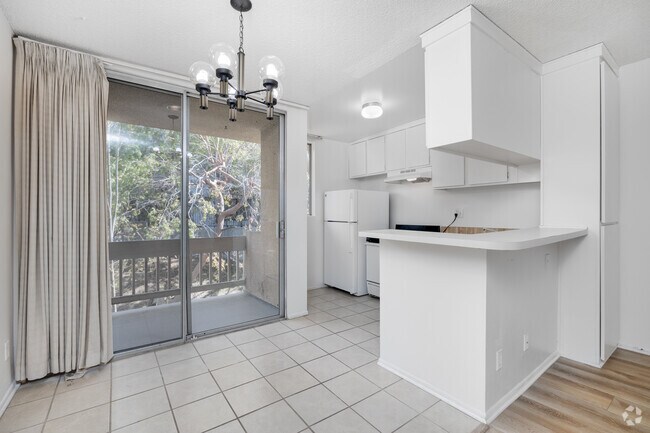 1BD, 1BA - 563SF - Kitchen