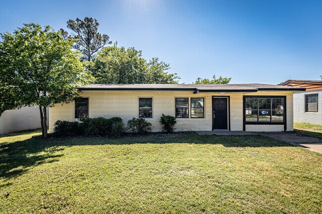 Building Photo - 816 NW 33rd St