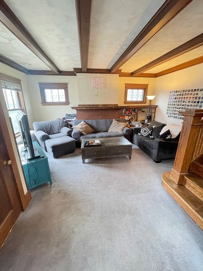 Photo - AVAILABLE JUNE 1st! - 4 Bed, 1 Bath