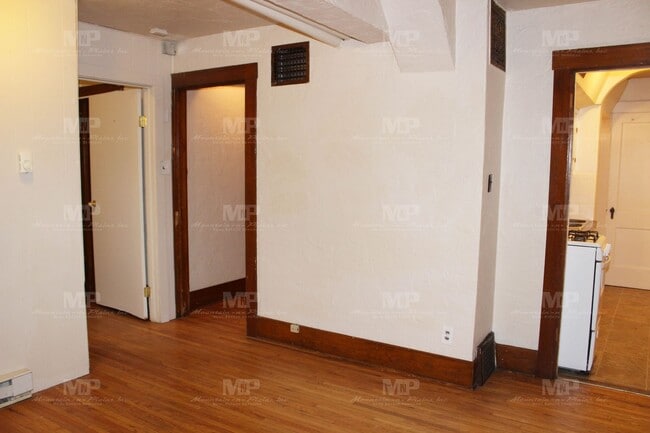 Photo - 322 1/2 W Laurel St