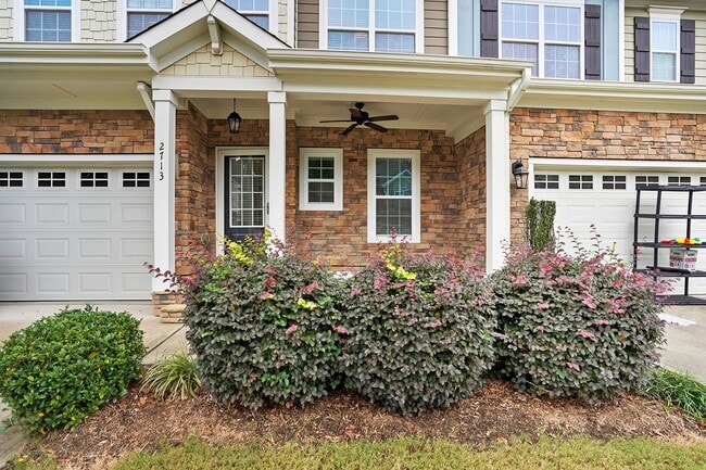 Photo - FIRST FLOOR MASTER BEDROOM-END UNIT-GREAT ...