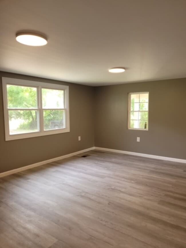 Photo - Renovated 3 Bedroom 2 Bath Home on 1 Acre for Rent!