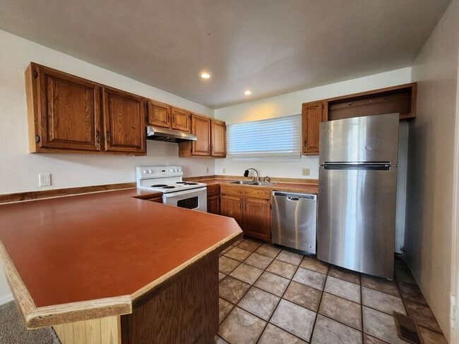 Photo - Stunning 3-bedroom, 2-bathroom Condo locat...