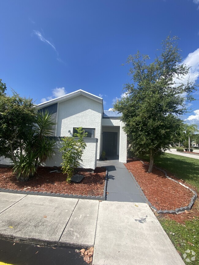 Building Photo - 273 SW Sterret Cir Rental