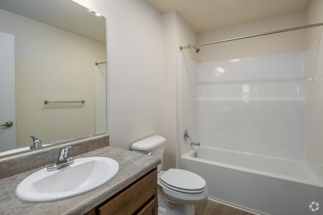 3BR, 2BA - 1,318SF - Second Bathroom