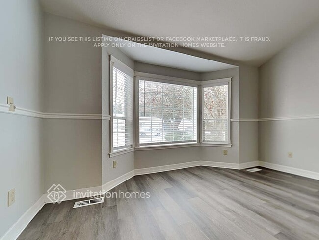 Photo - 1722 Mapleview Ct NE