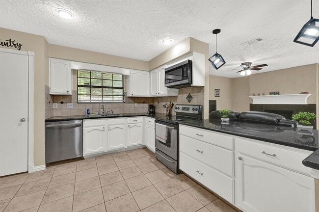 Photo - 14102 Sylvia Dr