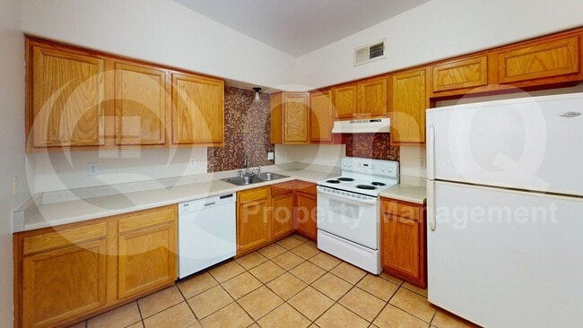 Building Photo - 4009 N Stone Ave Rental