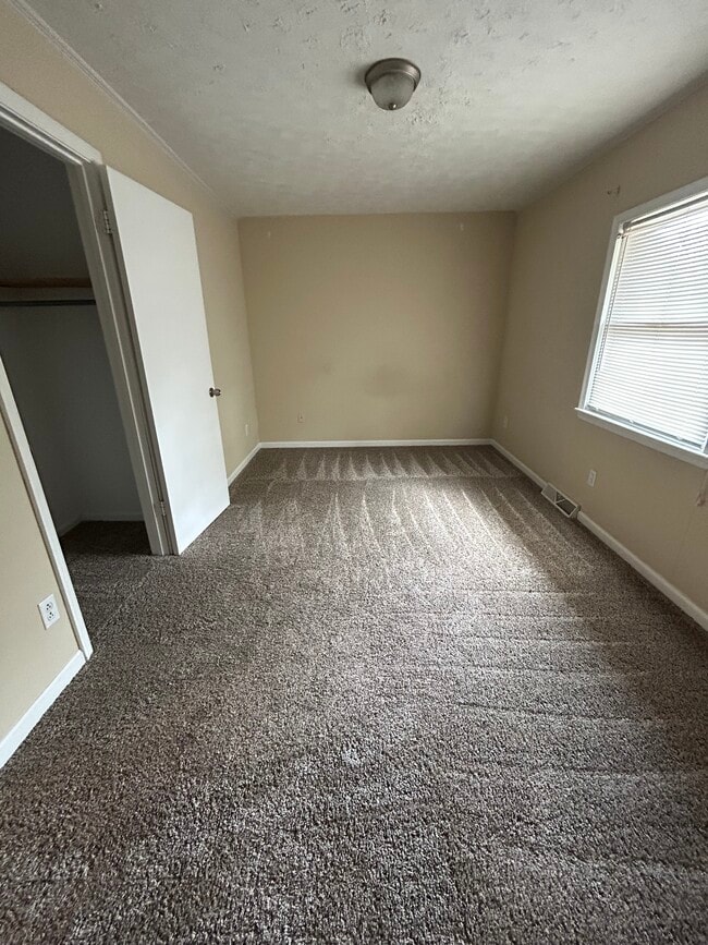 1122 Rolling Hill Dr